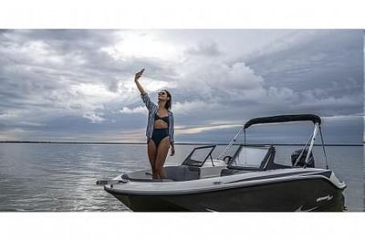 BOATZON | 2024 Bayliner Element M17