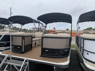 BOATZON | 2024 Bentley Pontoons 243 Swingback