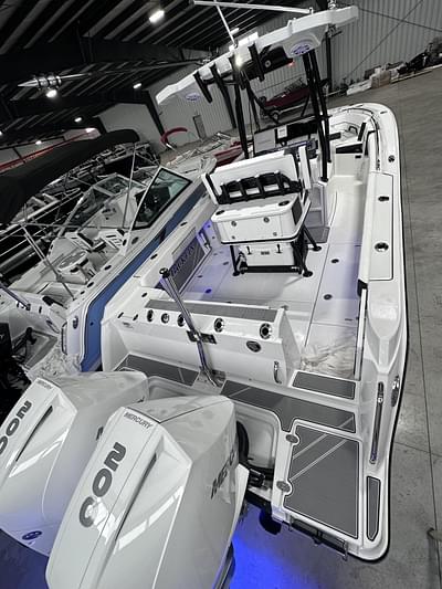 BOATZON | 2024 BLACKFIN BOATS 252CC