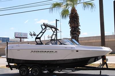 BOATZON | 2024 Moomba MAX