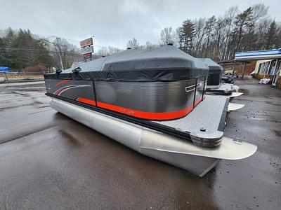 BOATZON | 2024 Qwest Pontoons Qwest E818 XRE Cruise LT