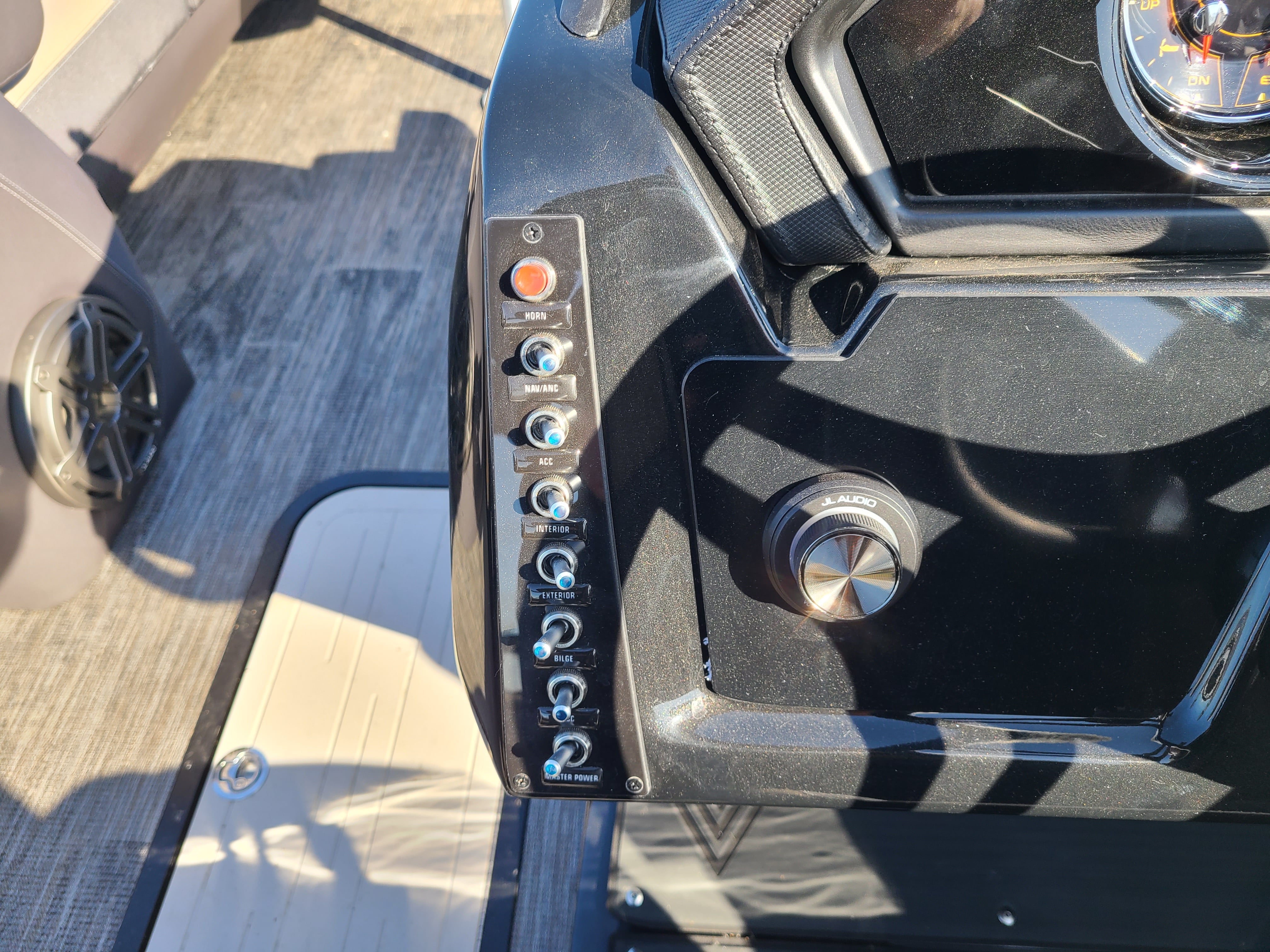 New Viaggio Lago Z 24S Tritoon With A 250HP Suzuki Motor 2024 for