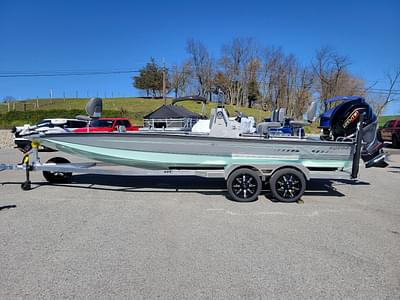 BOATZON | 2024 Xpress H24 Bay In stock