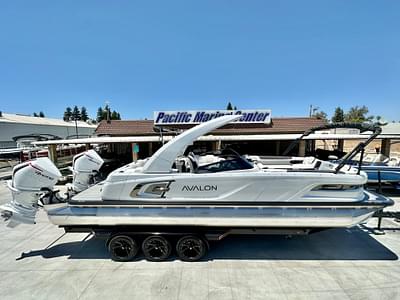 BOATZON | 2025 Avalon Carbon Series Excalibur  27 FT Elite Windshield w Twin 500HP Mercurys