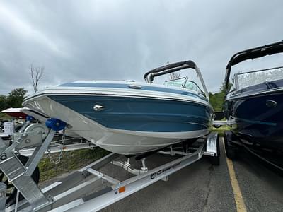 BOATZON | 2025 Crownline E220XS