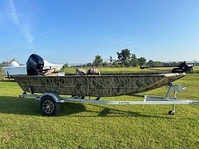 BOATZON | 2025 Lund 1660 Predator Dlx Tiller