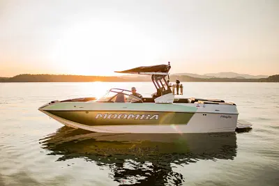 BOATZON | 2025 Moomba Incoming Mojo