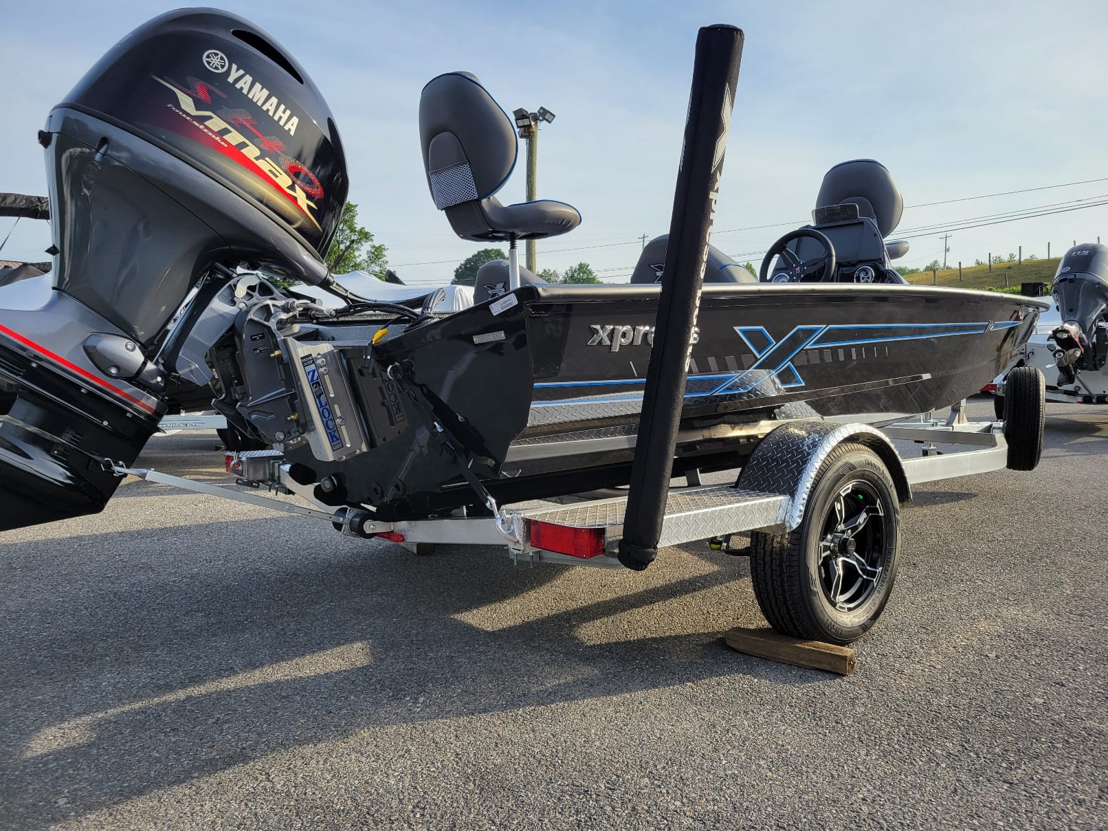 YAMA・YYP New Xpress H17C 17 Crappie w Yamaha Vmax 90 SHO In stock 2025 for