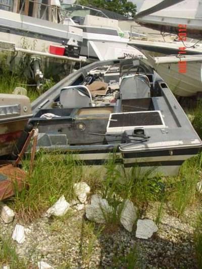 BOATZON | Astroglass 176 Cheater SX Bass Boat OB Hull 1979