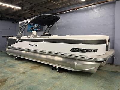 BOATZON | Avalon 2785 Catalina Quad Lounger 2024
