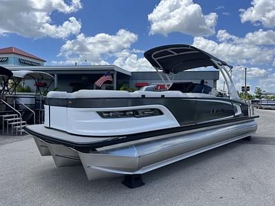 BOATZON | Avalon 2785 Excalibur LTD Windshield Tri Toon Mercury 350 V10 2025