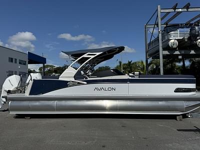 BOATZON | Avalon Catalina Elite Windshield 27 FT 2025