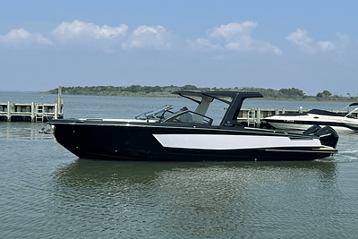 BOATZON | Aviara AV32 Outboard 2024