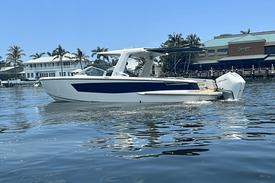 BOATZON | Aviara AV32 Outboard 2024