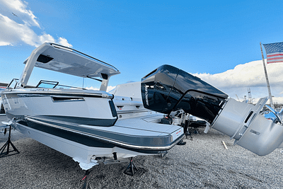 BOATZON | Aviara AV32 Outboard 2024