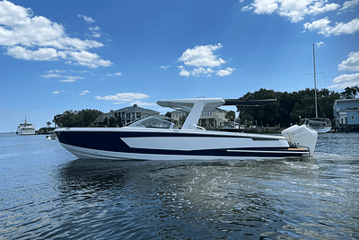 BOATZON | Aviara AV32 Outboard 2025