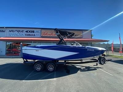 BOATZON | Axis Wake Research T220 2022