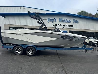 BOATZON | Axis Wake Research T220 2022 BOATZON | Axis Wake Research T220 2022