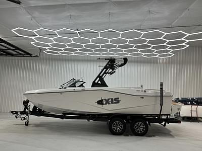 BOATZON | Axis Wake Research T220 2024