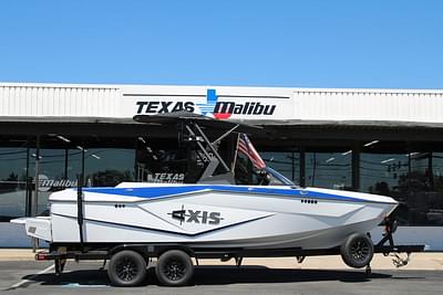 BOATZON | Axis Wake Research T220 2025