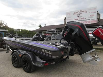 BOATZON | BASSCAT CARACAL  MERCURY 225 PRO XS  TRAILER STEPS 2020