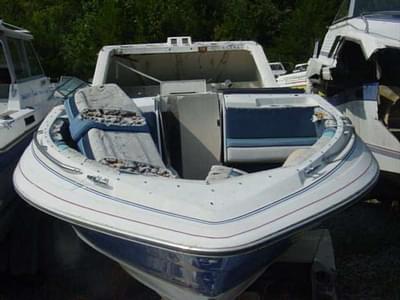 BOATZON | Bayliner 2150 Capri Bowrider Mercruiser Hull 1988