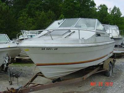 BOATZON | Bayliner 2250 Santiago Cuddy Cabin Mercruiser cut 1981