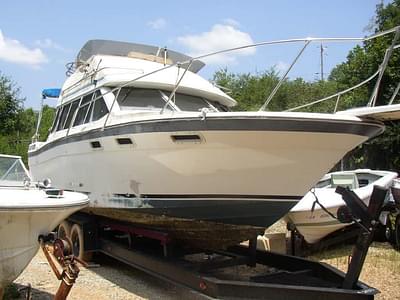 BOATZON | Bayliner 2850 Command Bridge 57 Volvo 260 1986