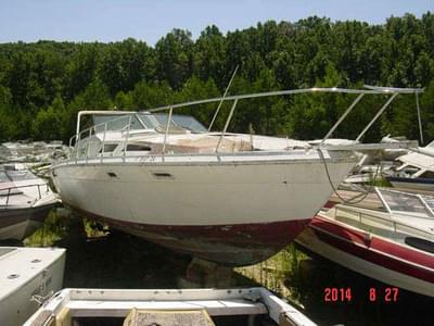 BOATZON | Bayliner 3050 Encounter Mercruiser cut twin 1978