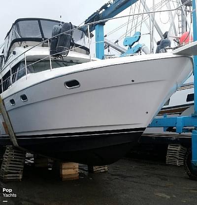 BOATZON | Bayliner 4587 Cockpit Motor Yacht