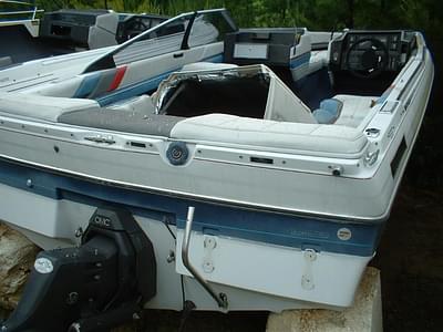 BOATZON | Bayliner Capri Bowrider 1987