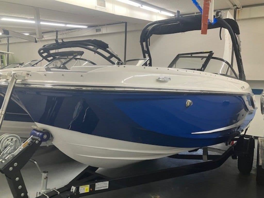 Bayliner D20 Outboard Deckboat 2025