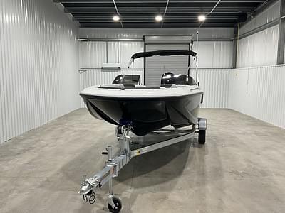 BOATZON | Bayliner Element M17 2024