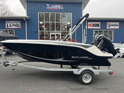 BOATZON | Bayliner M15 2024