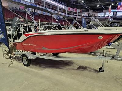 BOATZON | Bayliner M15 2024