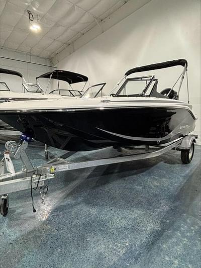 BOATZON | Bayliner M17 2024