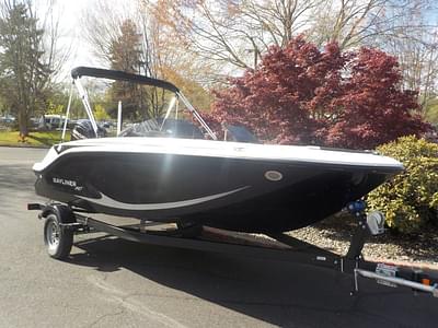 BOATZON | Bayliner M17 2024