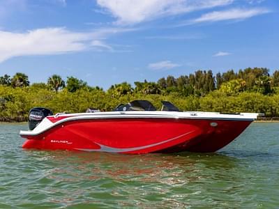 BOATZON | Bayliner M19 2025