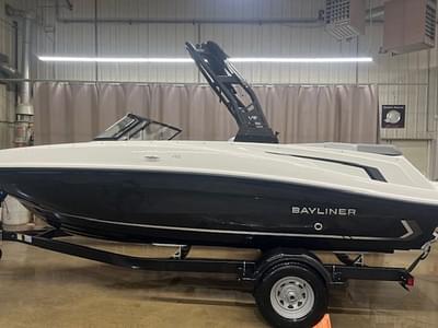 BOATZON | Bayliner VR5 2024