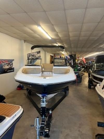 BOATZON | Bayliner VR5 Bowrider 2024