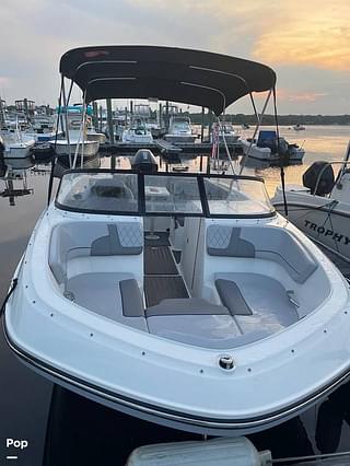 BOATZON | Bayliner VR6