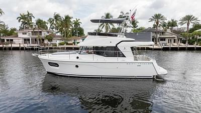 BOATZON | Beneteau Swift Trawler 35 2023