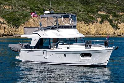 BOATZON | Beneteau Swift Trawler 35 2023