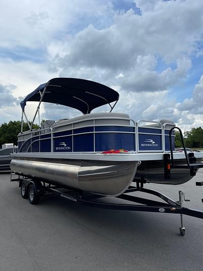 BOATZON | Bennington 22 S STERN RADIUS VALUE 2023