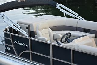 BOATZON | Bentley Pontoons 200 Forward Fish 2023