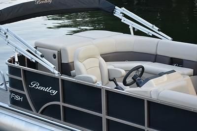 BOATZON | Bentley Pontoons 220 Forward Fish 2023