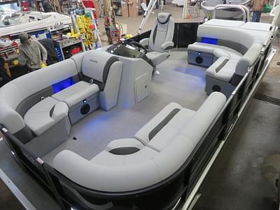 BOATZON | Bentley Pontoons Legacy 200 Cruise  Honda 4Stroke EFI 2024