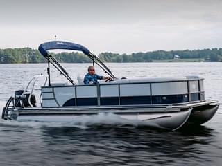 BOATZON | Bentley Pontoons Legacy 220 Swingback 2024