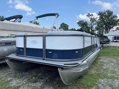 BOATZON | Bentley Pontoons Legacy 220 Swingback Dual Captain 2025