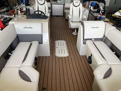 BOATZON | Bentley Pontoons Legacy 223 Navigator Dual Captain Full Tube 2025